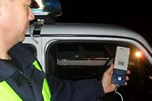 Тази нощ полицаи задържаха пиян водач на улица в Червен бряг