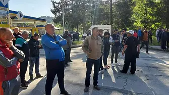Протестиращи блокират пътя в Рудозем, искат ремонт на пътя до Елховец