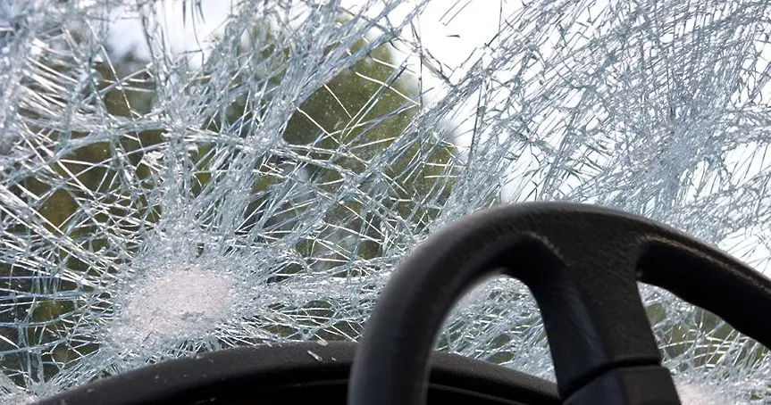 Счупиха стъклата на автомобил "Мерцедес" в Бяла Слатина