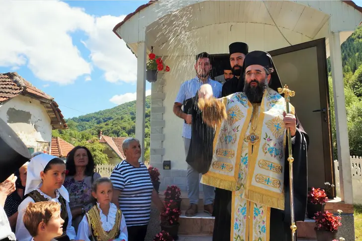 Мездренчани и  членове на ВМРО бяха заедно на храмовия празник и 125-тата годишнина на църквата в с. Звонци, Западните покрайнини