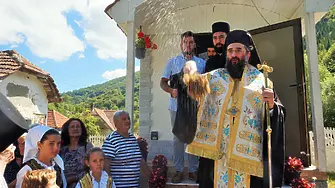 Мездренчани и  членове на ВМРО бяха заедно на храмовия празник и 125-тата годишнина на църквата в с. Звонци, Западните покрайнини