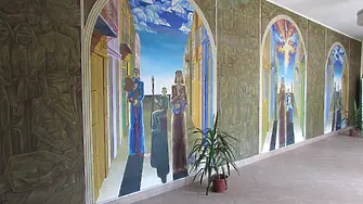 Световноизвестният художник Николай Панайотов реставрира стенописа в НЧ „Развитие-1870” - Севлиево