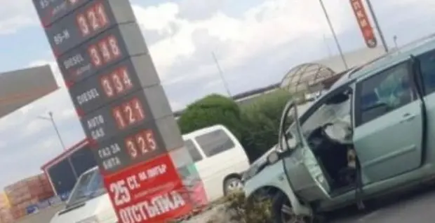 След удар на кола в стълб на бензиностанция- жена загина на изхода на Пловдив