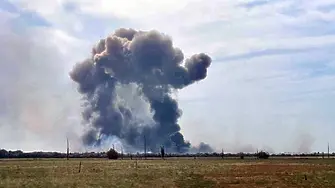 Експлозии разтърсиха руска военновъздушна база в Крим (видео)