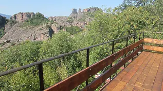 Обновена панорамна площадка в Белоградчик открива възхитителна гледка към скалите