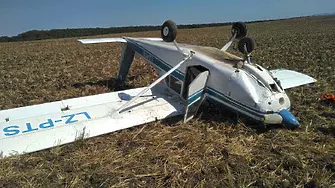 Самолет се приземи в нива край Крушевец, пилотът е в болница 