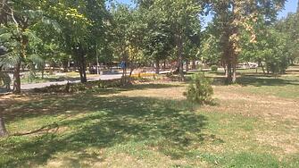 Реновират Градския парк на Асеновград