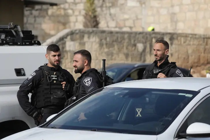 Осем израелци са ранени при стрелба по автобус в Йерусалим