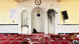 Взрив в джамия в Кабул уби 21 души