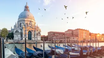 Венеция глобява за хранене на гълъби, каране на колело и ходене по бански