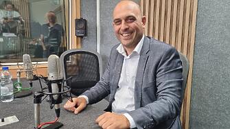 Атанас Георгиев е на 39 г университетски преподавател иикономист В