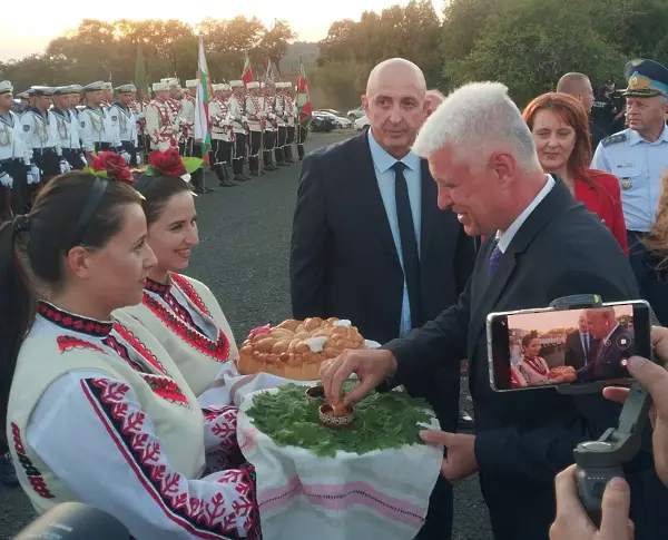 Вицепрезидентът от Петрова нива: България не заслужава политици, които не знаят имената на героите. Нямаме нужда от тях! 