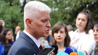 Министърът на отбраната: Към момента ремонт на украинска военна техника не се извършва в България