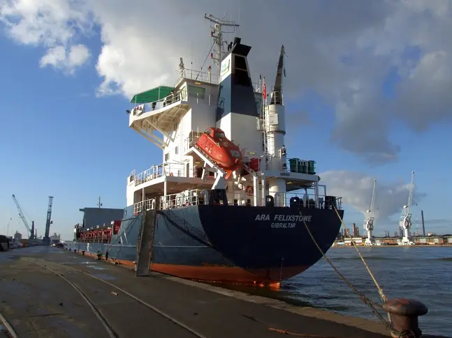 Стачка в най-голямото пристанище за товарни кораби във Великобритания