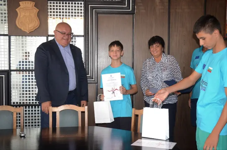 Кметът на Общината връчи грамоти на видински спортисти, участвали в „Игри – атлетика без граници“