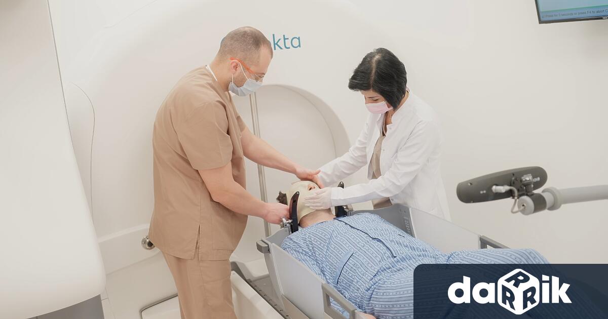 През 2012 годинаЕвгения е едва на 17,когато се сблъсква със