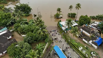 Най-малко 40 души загинаха при наводнения и свлачища в Северна Индия 