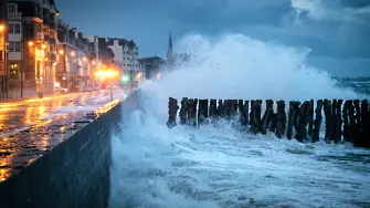 Мощни бури в Европа взеха 13 жертви, сред които и деца (видео)