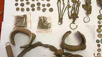 Множество накити монети и предмети културно исторически ценности са иззети в