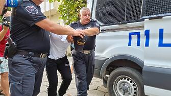 Полицаи отведоха от ареста в Първомай другиятзадържан за тежката катастрофа