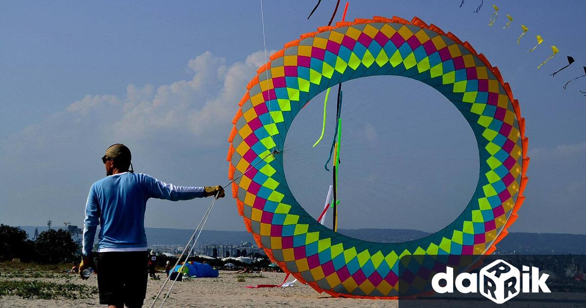 Юбилейното десето издание на международния фестивал на хвърчилата Въздушни чудеса“