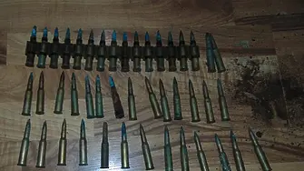 Специализирана полицейска акция в над 10 населени места в Карловско, откриха незаконни боеприпаси
