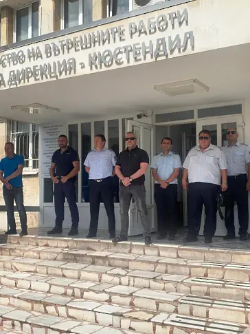Служители на ОДМВР и РДПБЗН - Кюстендил, почетоха паметта на загиналите си колеги