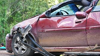 Шофьор загина след удар в крайпътно дърво Тежкият инцидент е
