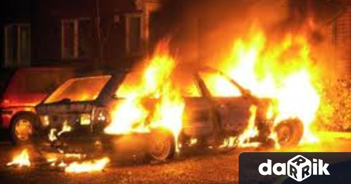 Пореден пожар на автомобил гасиха тази нощ служителите на РСПБЗН