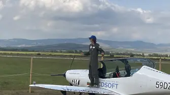 Околосветската обиколка на 17-годишния пилот Мак Ръдърфорд завършва в България