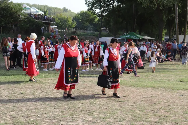 Празникът на община Иваново събра много почитатели на автентичния фолклор
