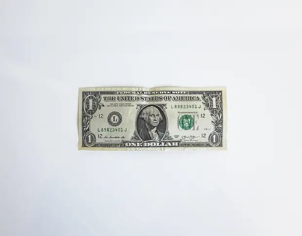Доларът се понижи под 20-годишния си връх
