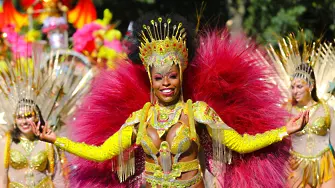 Прочутият карнавал в Нотинг хил отново събира празнуващи на живо