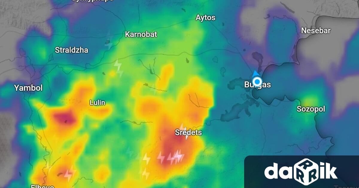 Свирепа буря, която се заформи днес по обед над Черно