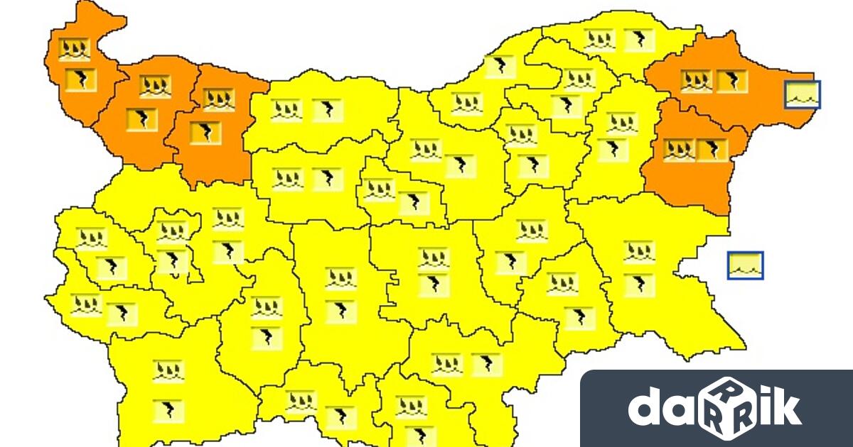 Оранжев код за очакваните в петък значителни валежи и гръмотевици