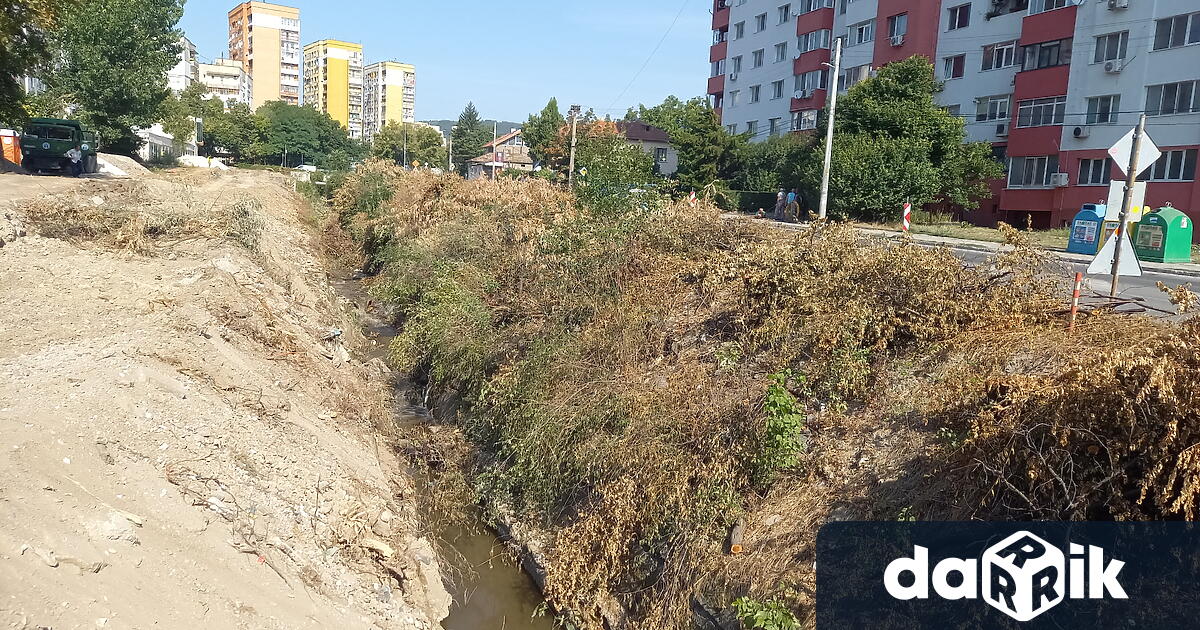 Разширяване на пътните платна с още две, изграждане на велоалея,