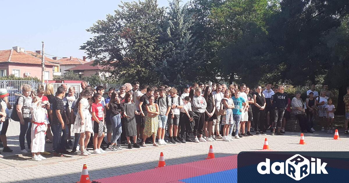 За 37 път СУ Васил Левски“ в Кюстендил откри новата