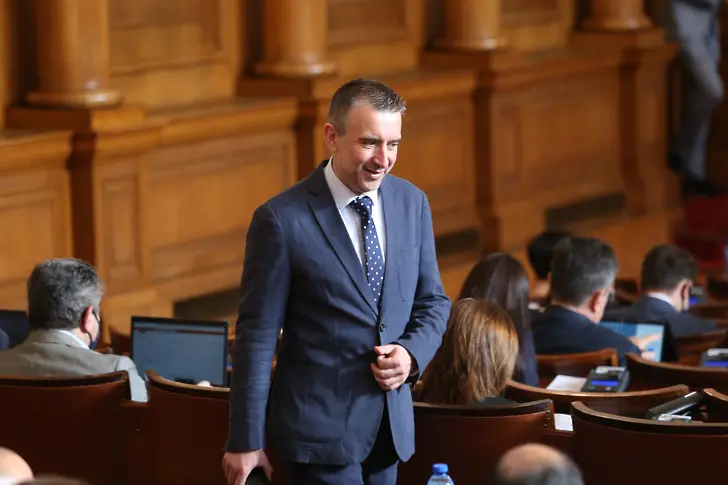 Ивайло Вълчев се завърна в политиката, води две листи на ИТН