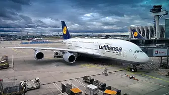 Германската авиокомпания Lufthansa съобщи че отменя почти всички свои полети