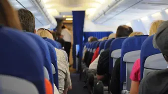 Пътник изпрати голата си снимка на останалите пасажери в самолет (видео)