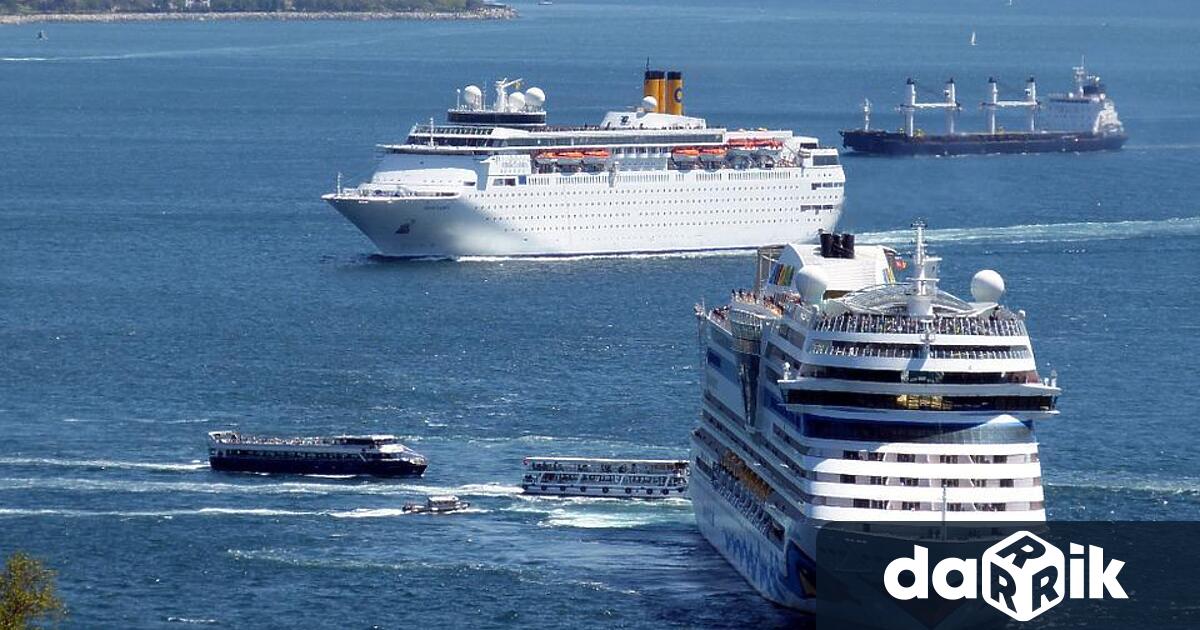 Движението на плавателни съдове в Босфорския проток след инцидента с