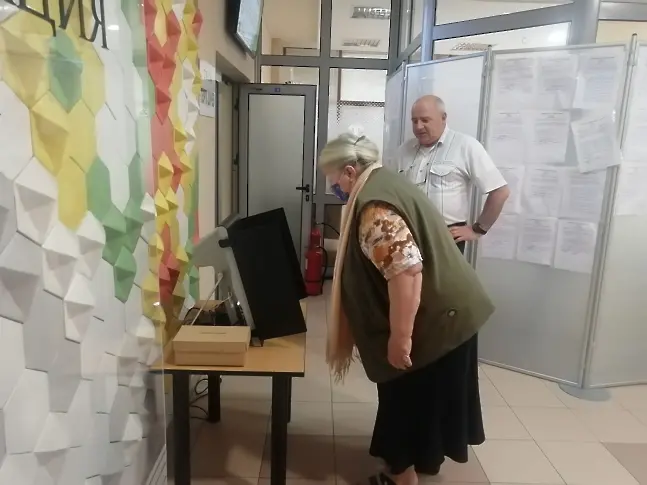Пет машини за пробно гласуване получава Сливенска област преди изборите