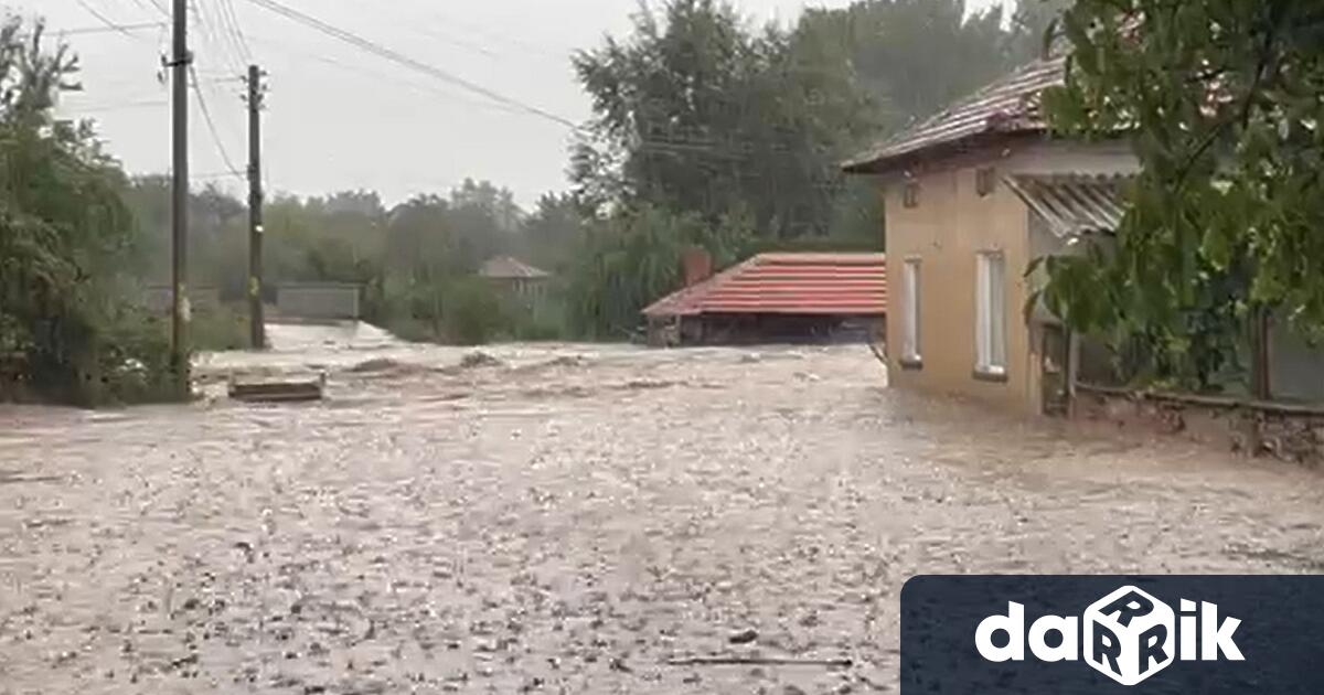Местната река в карловското село Богдан е излязла от коритото