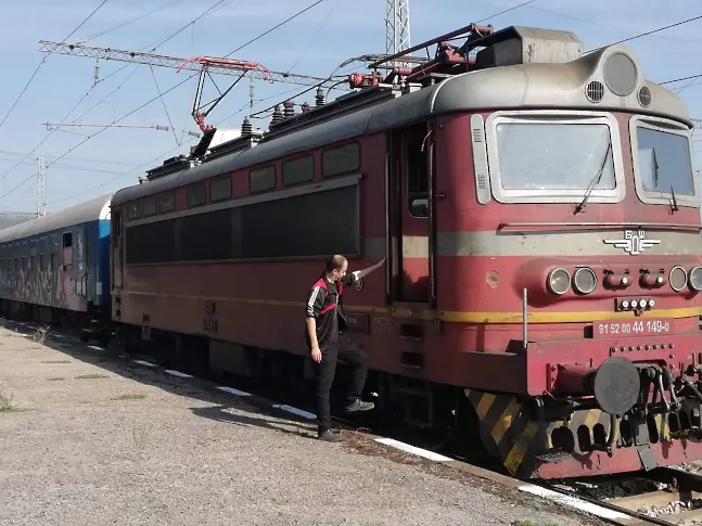 Пътнически влак удари мъж в Шумен