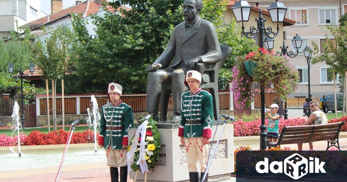 На 6 септември, в деня на Съединението,Трявна отдава почит и