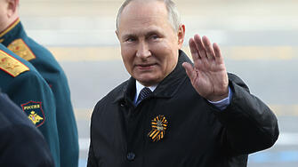 Президентът Владимир Путин присъства на мащабни военни учения с участието
