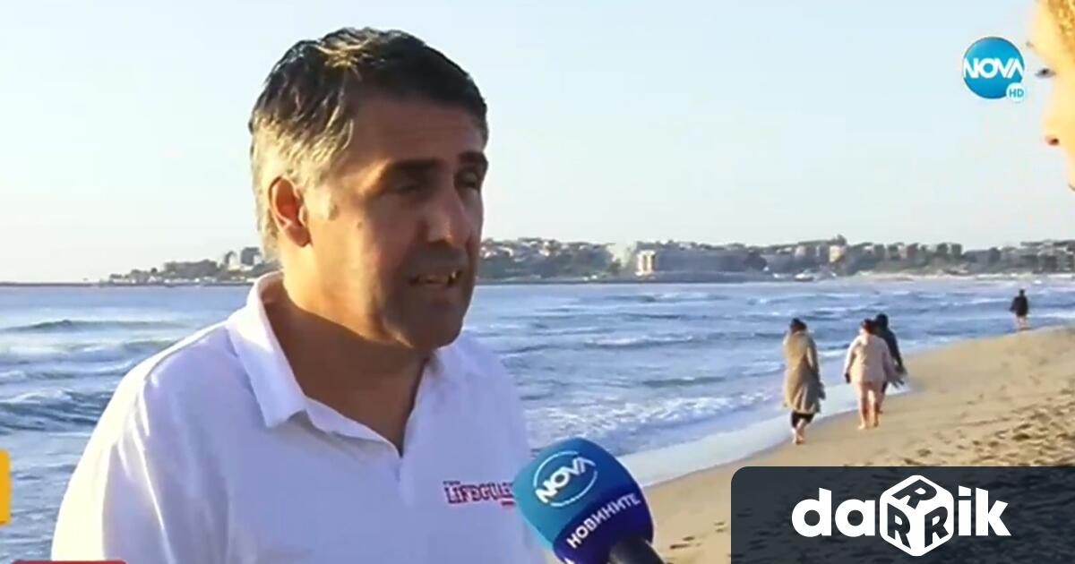 В сряда 69-годишен спасител на плажа почина, след като извади