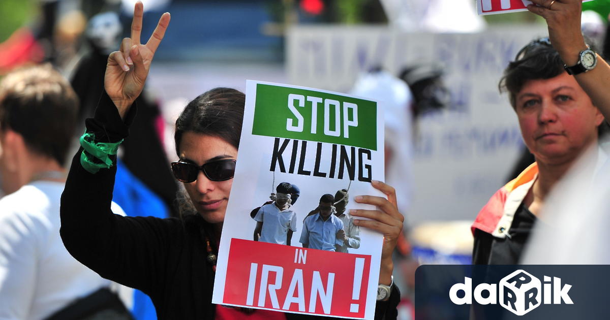 Двама ЛГБТ активисти са осъдени на смърт в Иран, съобщиха