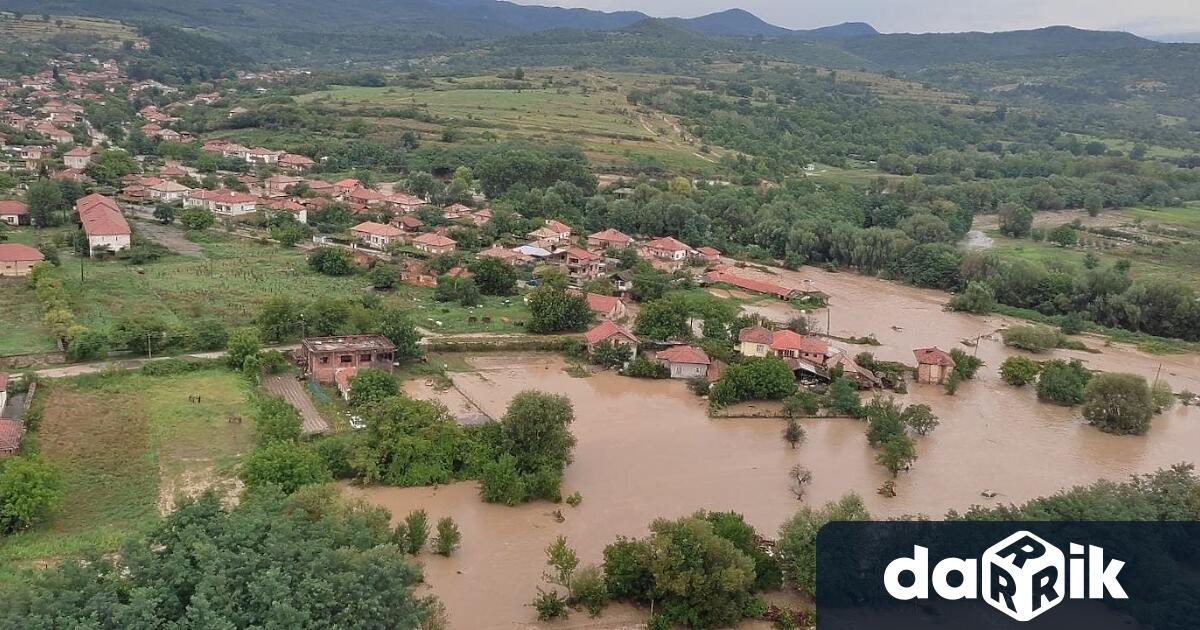 Поне два месеца ще се възстановяват щетите след наводненията в