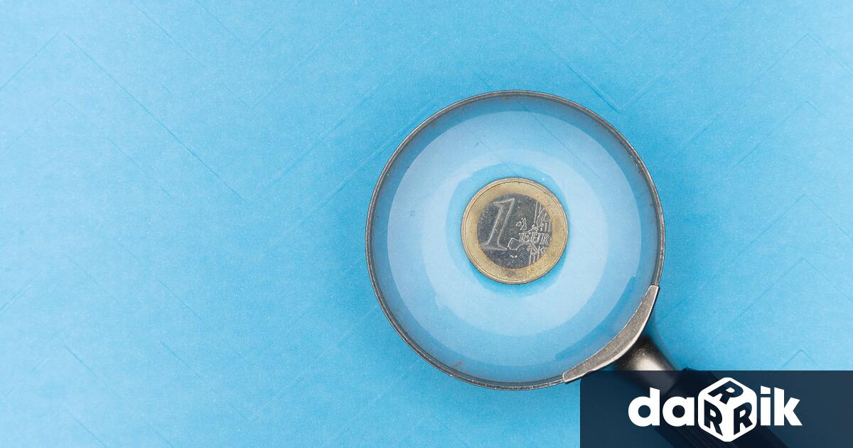 Еврото потъна под 0,99 щатски долара, което е 20-годишен минимум,